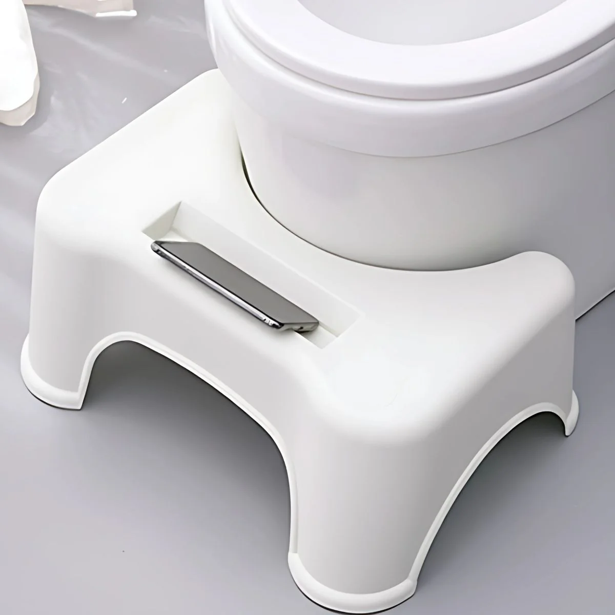 Banquito Para Inodoro Con Ranura Porta Celular. Taburete Ergonómico De Plástico Para El Baño. Escabel Antideslizante 44X32x18 Cm Color Blanco. - Image 2
