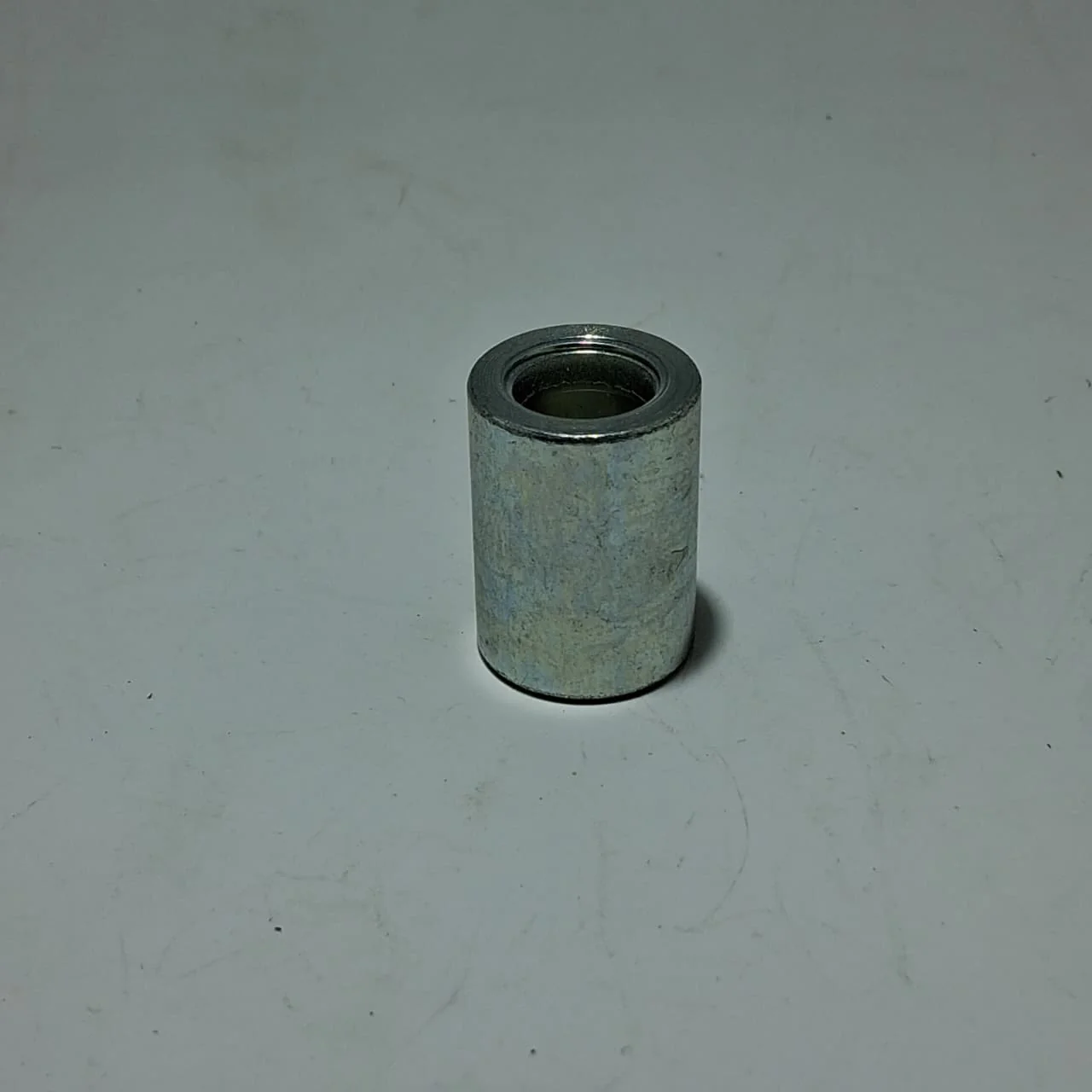 Buje Derecho Rueda Delantera (TNT135 / RKG150)