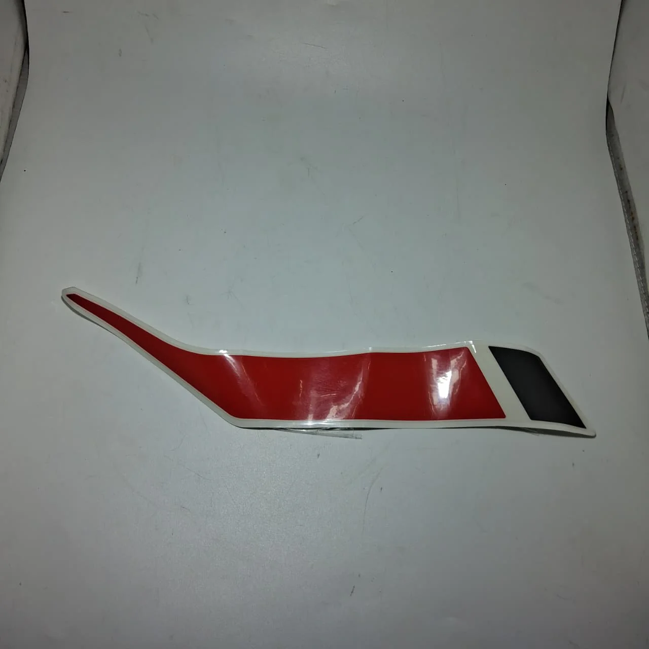 Calcomania Izquierda Del Covertor Trasero (TRK502X)
