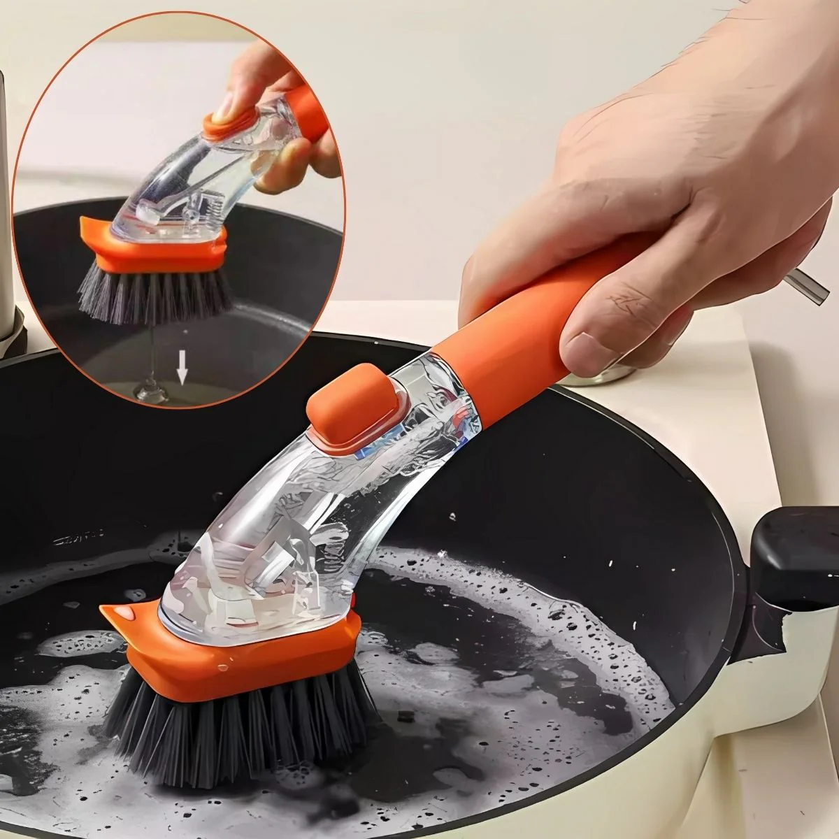 Cepillo Multifuncional De Limpieza Con Dispensador De Jabón. Ideal Para El Aseo De Cocinas Y Baños. Color Naranja.