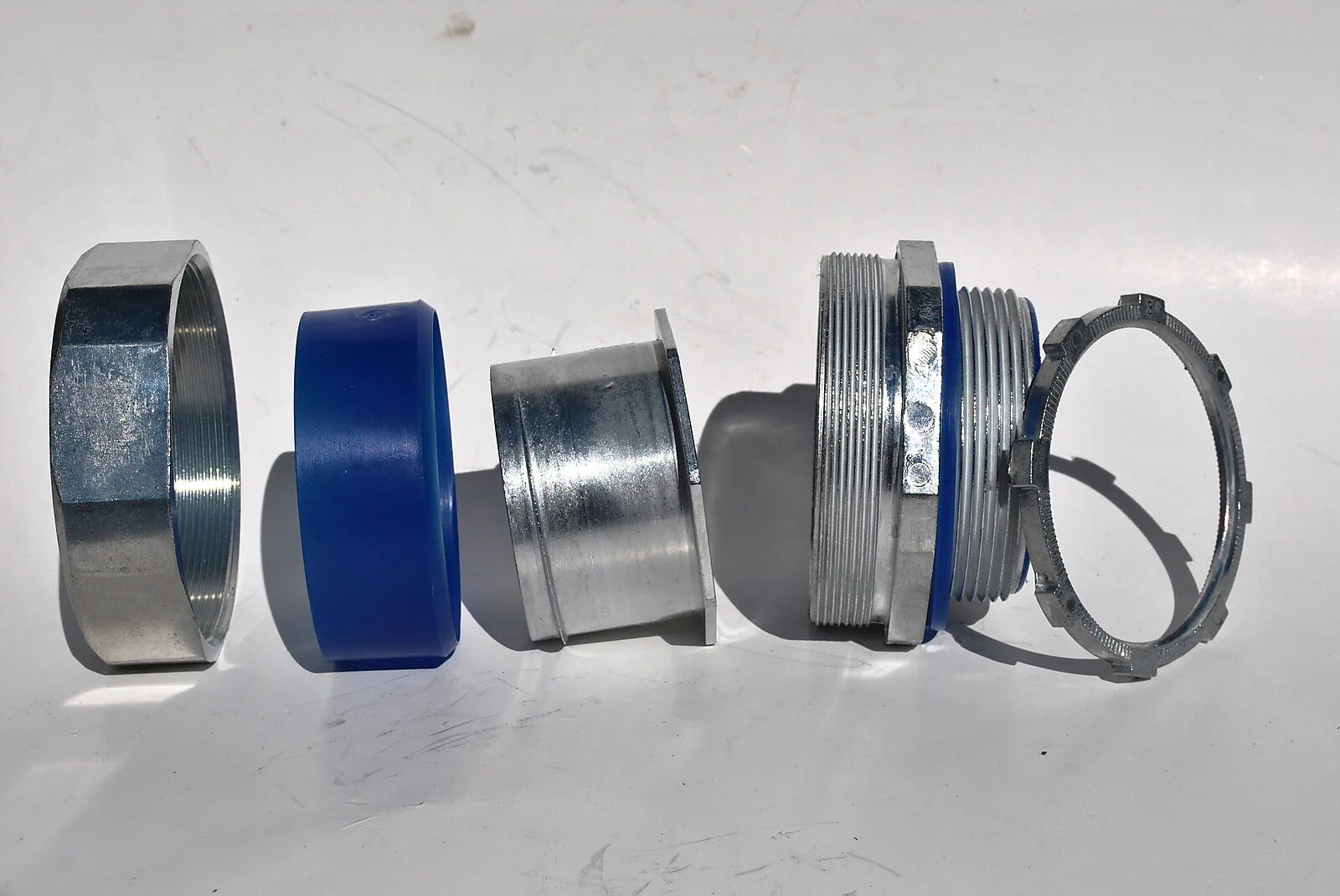 Conector Cajilla Metalica - Tuberia Liquid Tigth De 1 1/4". Material Zinc. Certificado UL-E365150. - Image 3