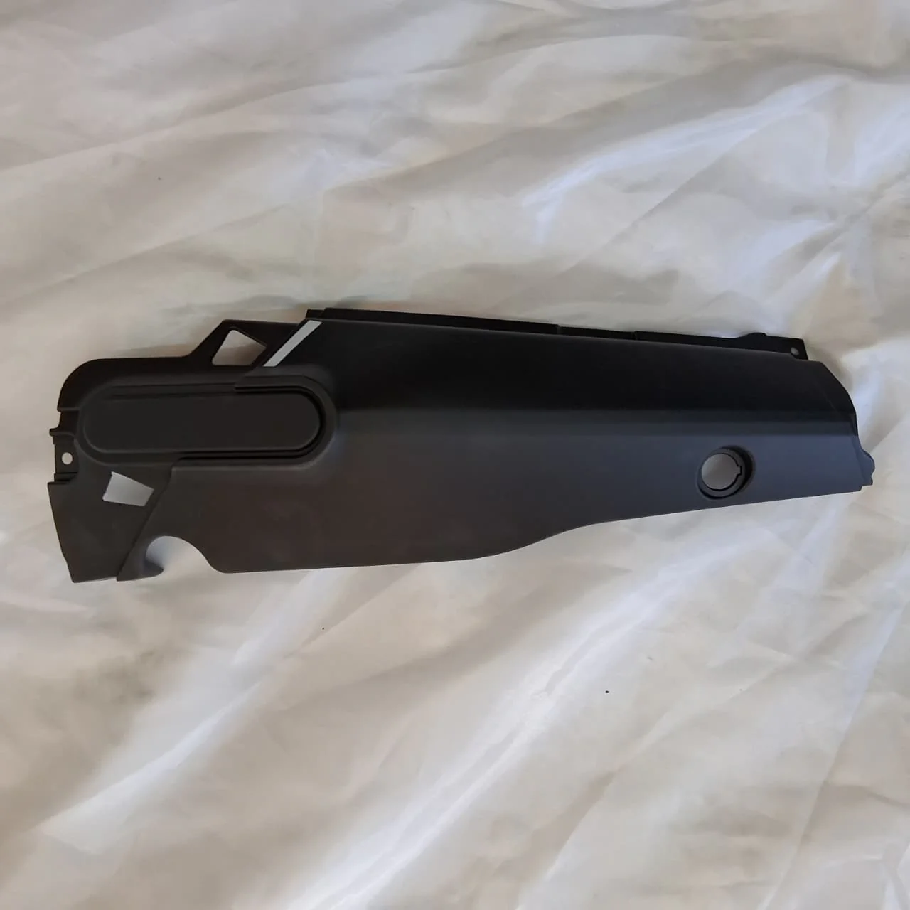 Covertor Del Colin Izquierdo Negro Con Calcomanias (LEONCINO250) LEFT TAIL COVER MATT BLACK BG WITH STICKER