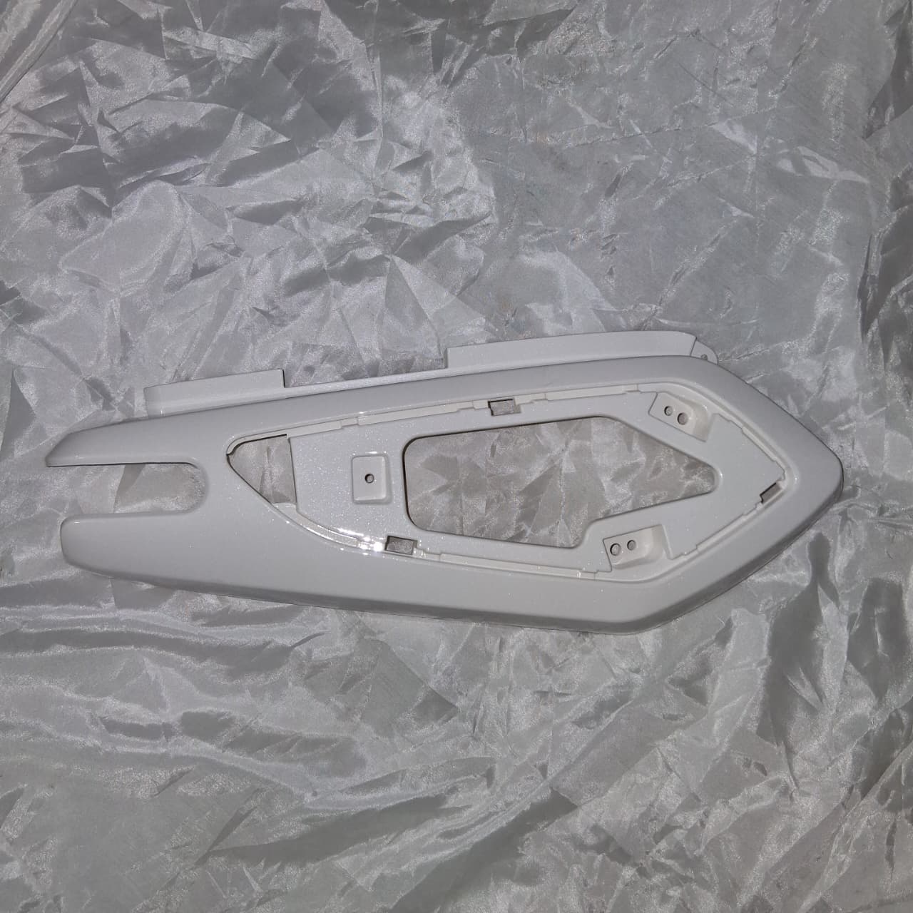 Covertor Derecho Blanco Con Calcomanias (MINNIX150) RIGHT BODY COVER WHITE GW WITH STICKER