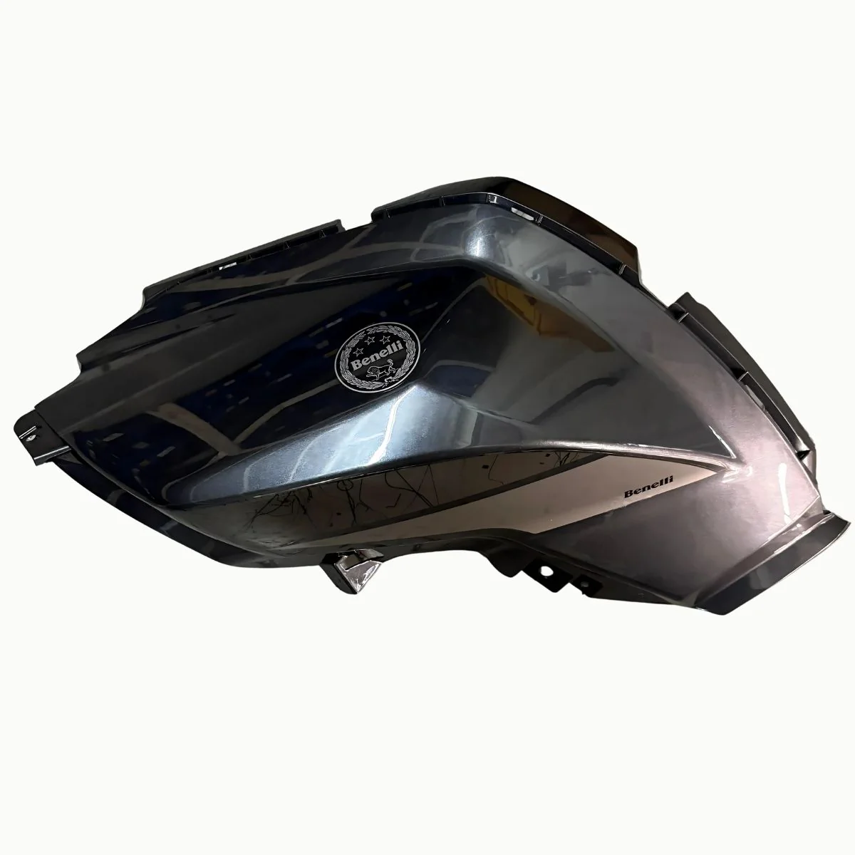Covertor Izquierdo Del Tanque De Combustible Gris Con Calcomanias (TRK502XMY2020)