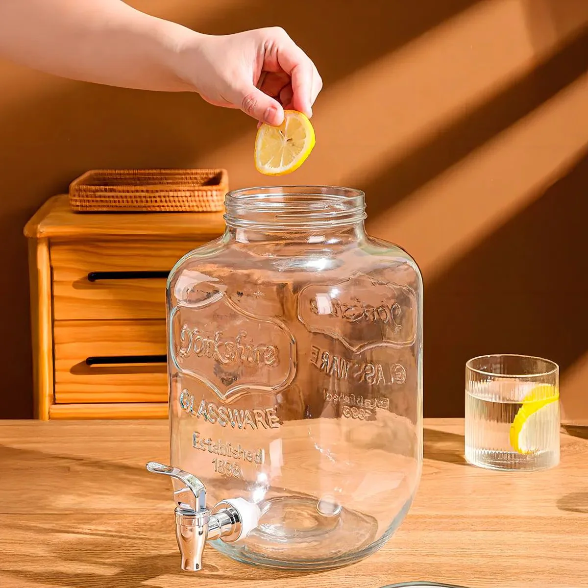 Dispensador De Bebidas De Vidrio 4L Con Grifo Metálico Antigoteo. Incluye Soporte De Hierro. Ideal Para Jugos. - Image 2