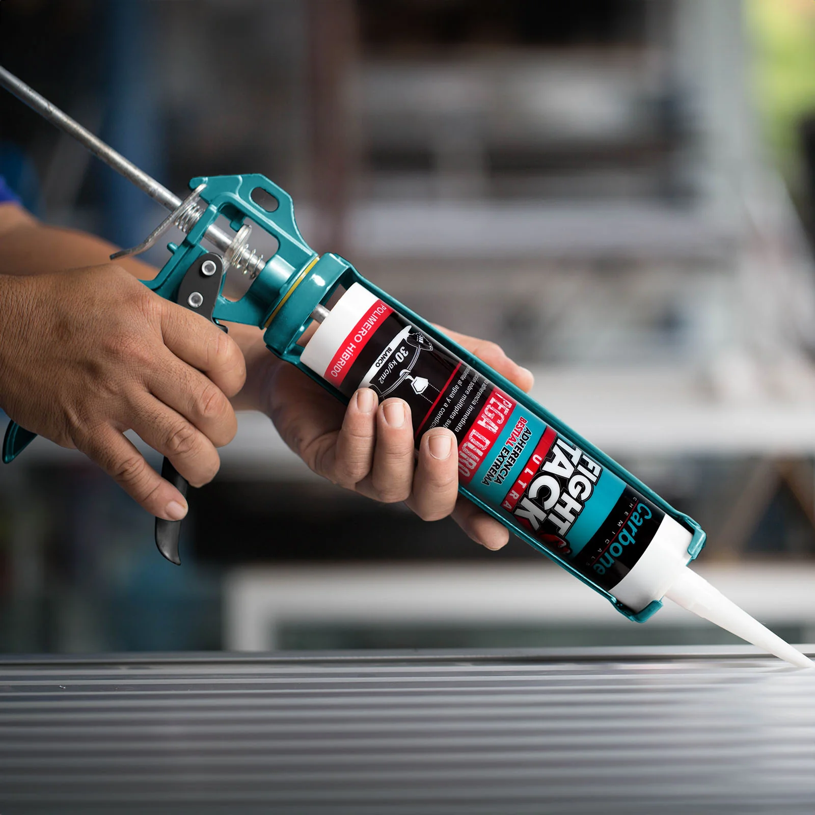 High Tack CARBONE FIGHT ULTRA Agarre Inicial INMEDIATO 300 Kg/M2 Viscosidad Adherencia Y Resistencia Alta BLANCO 290Ml. - Image 3