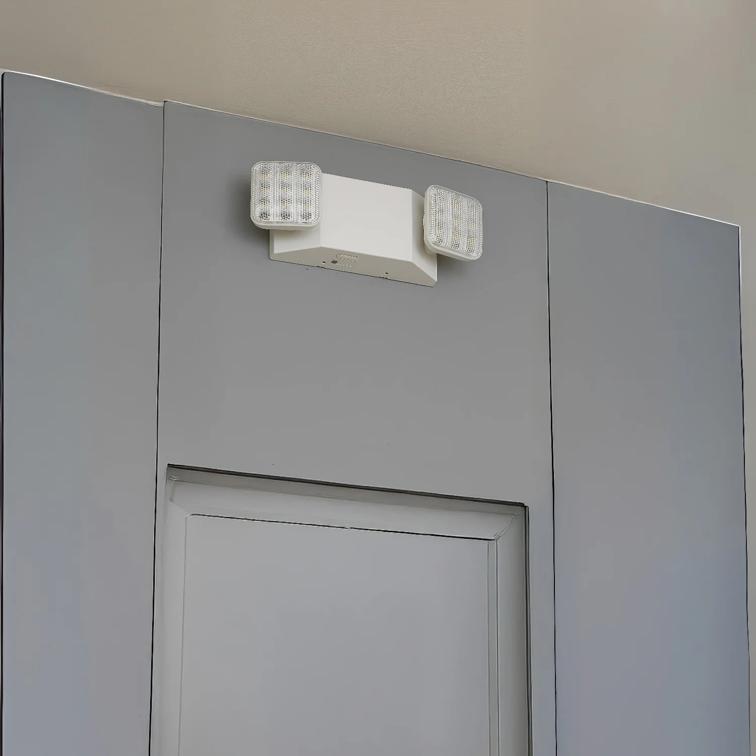 Lampara De Emergencia De 2 Bombillos Giratorios. 100-277V / 50-60Hz. Indicar LED. Material Plastico. - Image 2