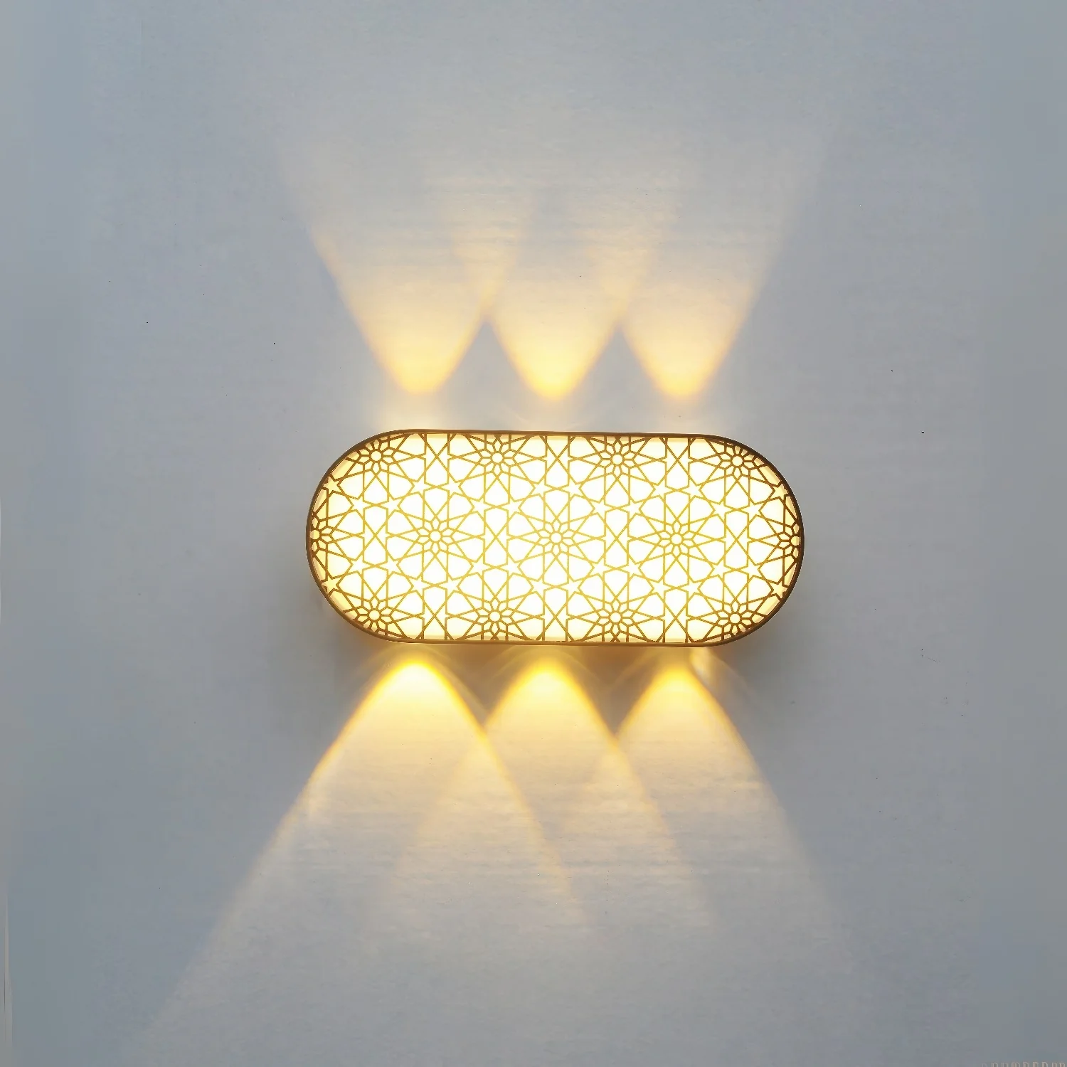 Lámpara De Pared De Exterior Dorada LED 12W, Luz Cálida De 3000K Y 1050 Lúmenes.
