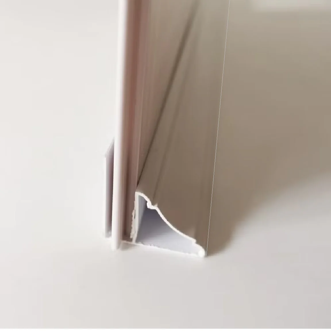 Moldura Remate Accesorio Cornisa Cielo Raso PVC Techo Gris Madera 5.95M Resistente A Humedad Fácil Instalación Alta Durabilidad - Image 2