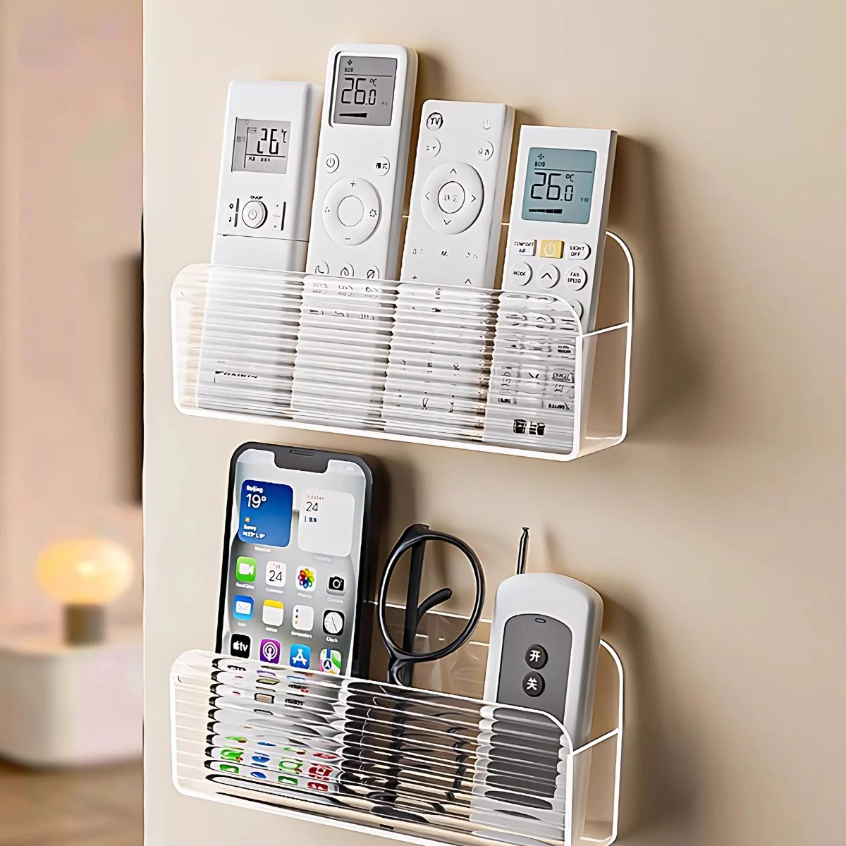 Soporte Adhesivo De Pared Para Controles Remotos 19 × 3.8 × 8.3 Cm. Repisa Organizador De Almacenamiento Colgante. Caja Porta Objetos Trasparente.