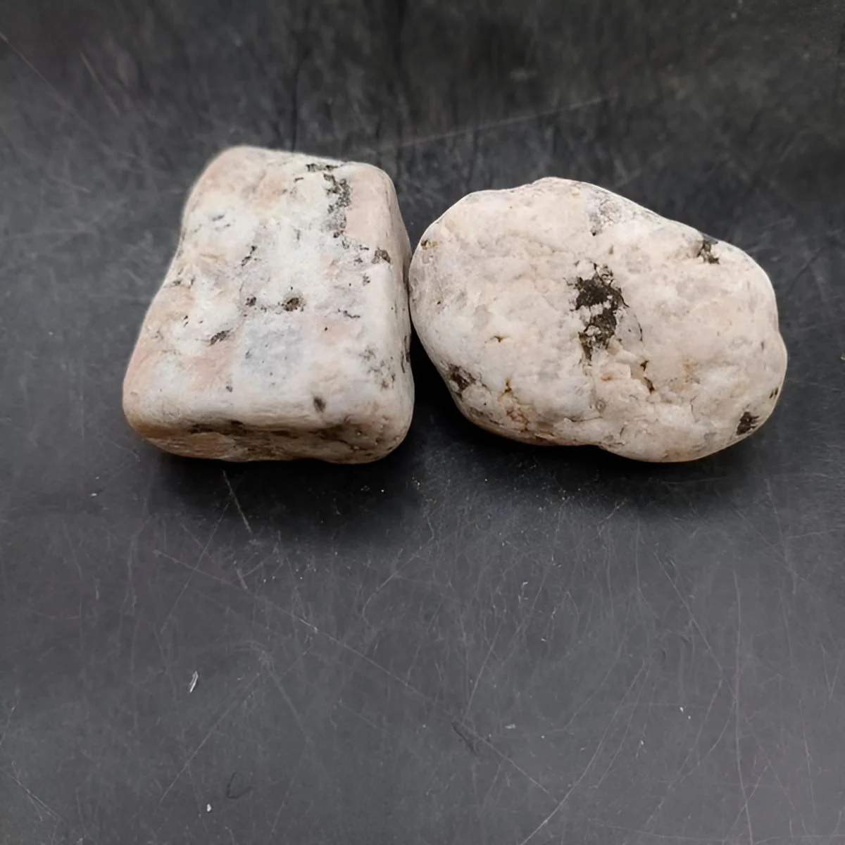 Piedra Decorativa Granito Claro Pulido Para Jardín, Macetas, Decoración. (500 Gramos). 10-20Mm