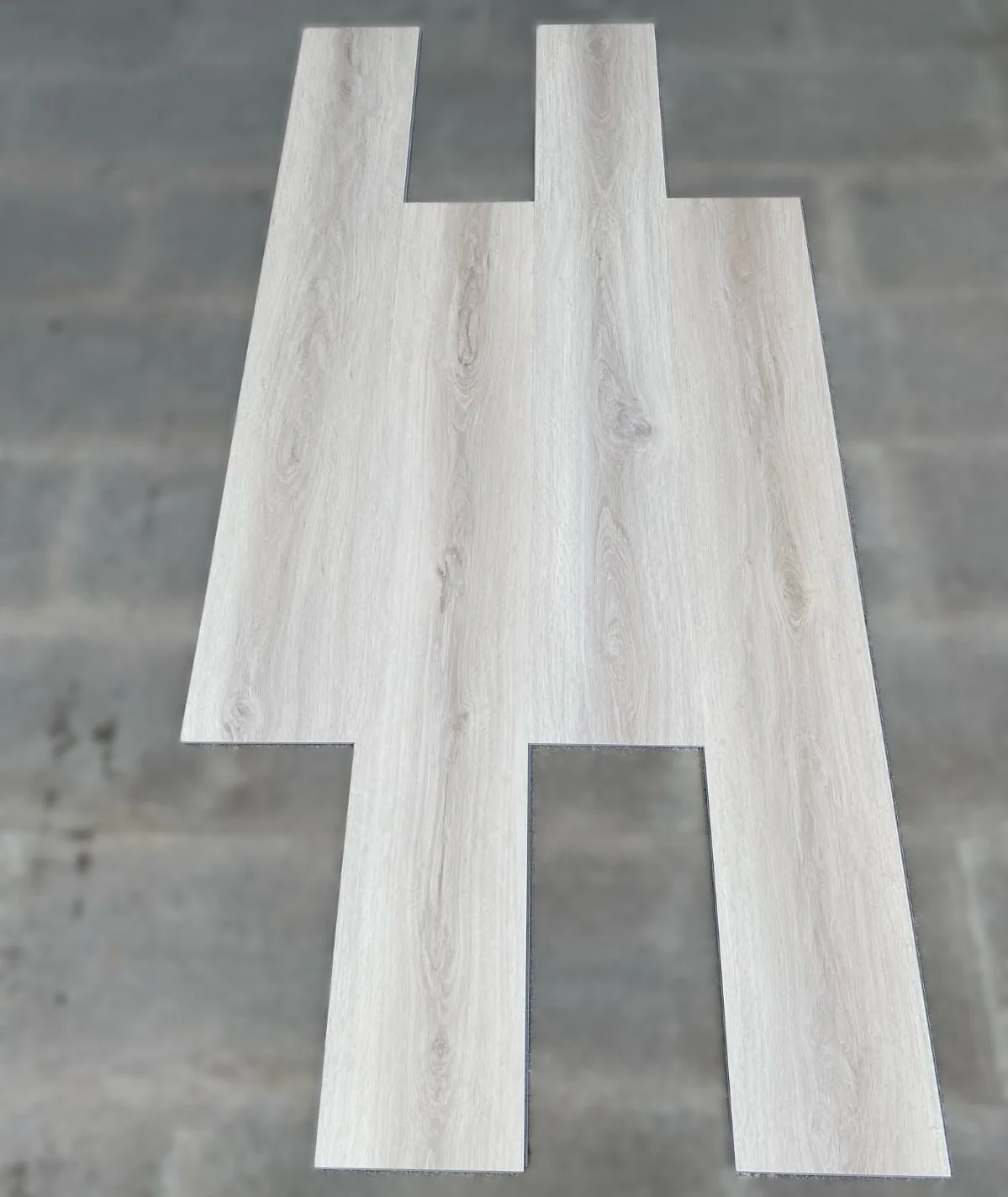 Piso SPC Madera Clear Oak 1220 X 180 X 5.5 Mm Con IXPE 10 Pc. Pack 2.2 M2 - Image 2