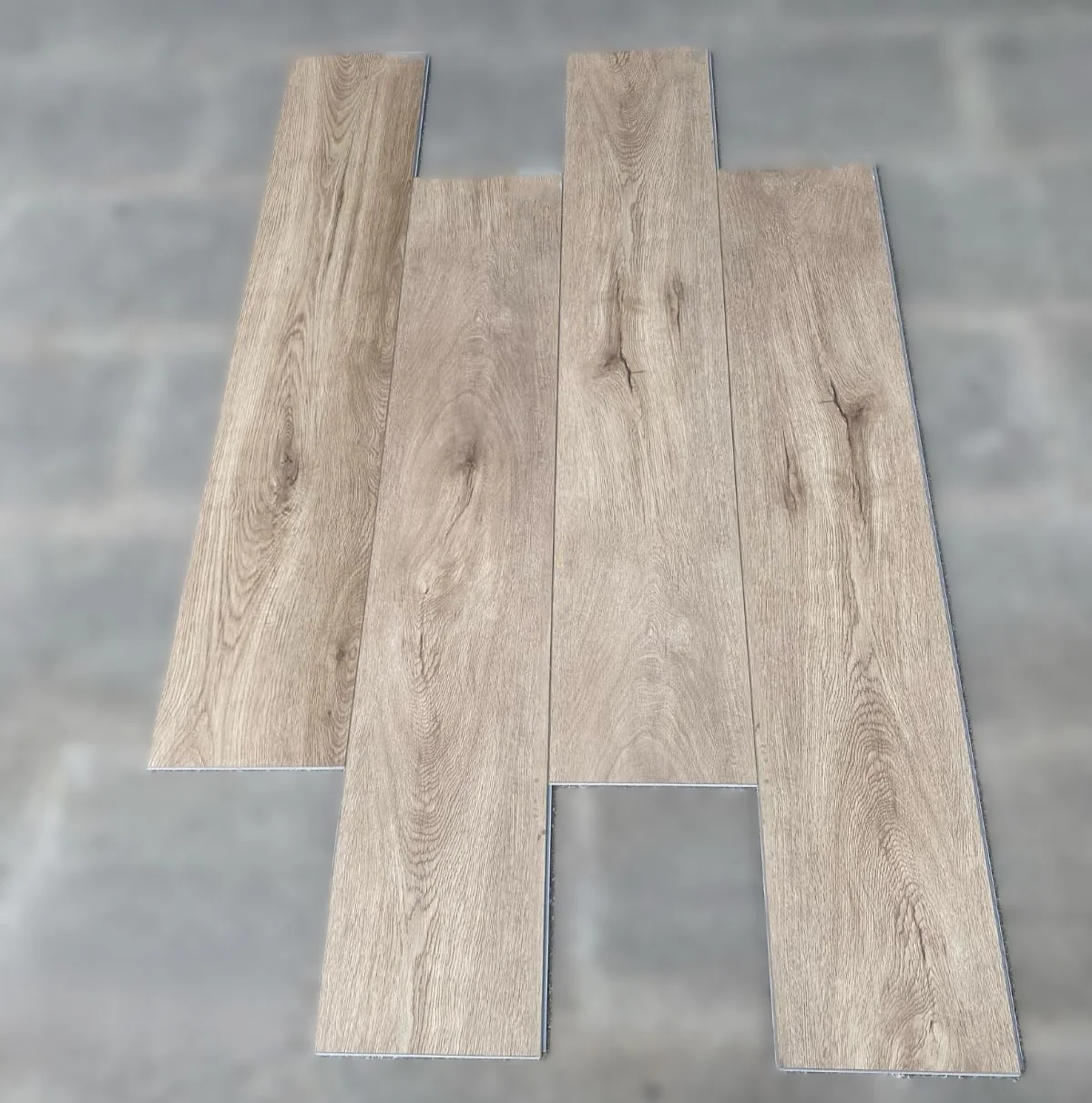 Piso SPC Madera Roble Antiguo 1220 X 180 X 5.5 Mm Con IXPE 10 Pc. Pack 2.2 M2 - Image 2