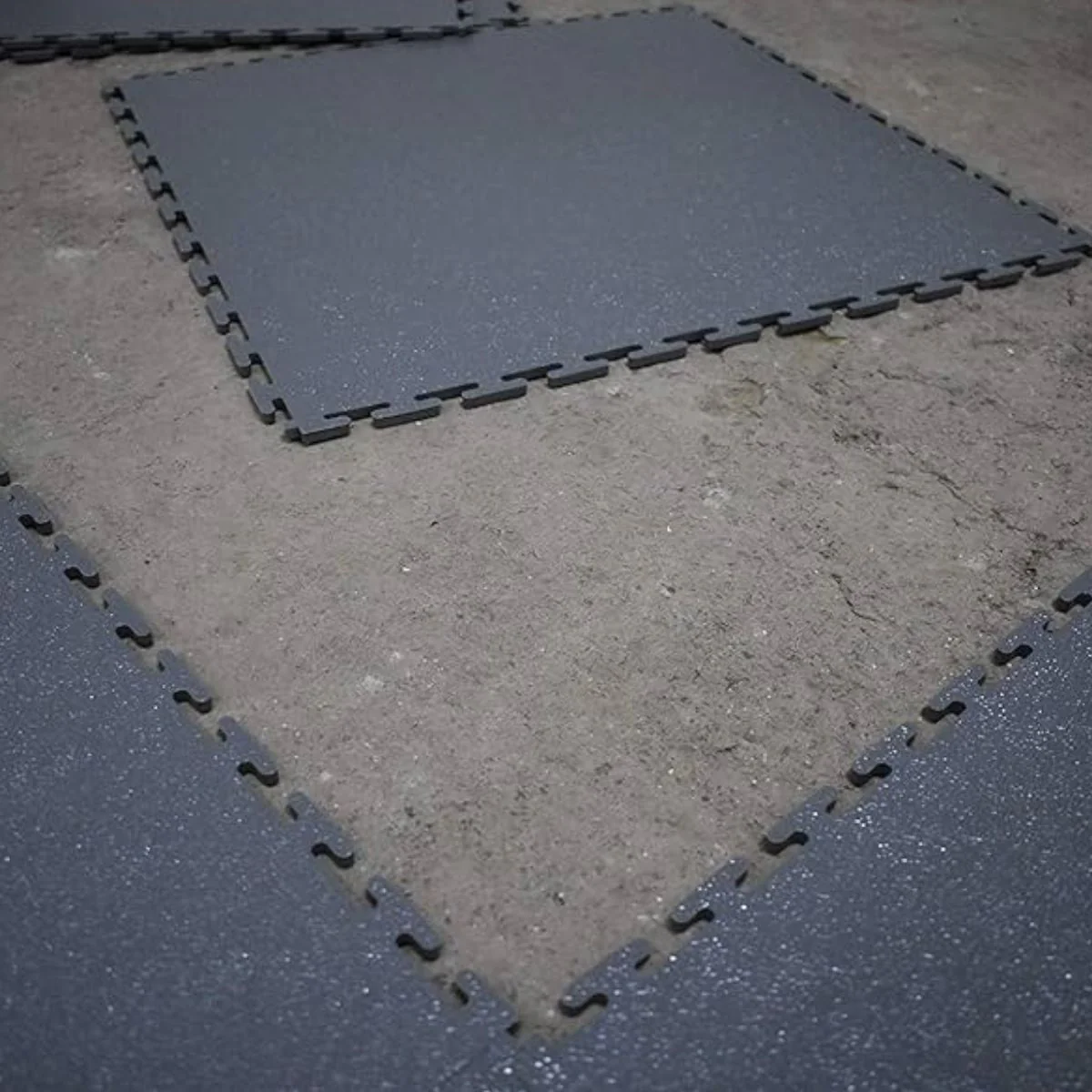Pisos Para Taller De PVC Suave Tipo Epóxico Plástico De Alta Resistencia Y Alto Tráfico Pvc Tiles Suelo Goma De Garaje Antideslizante  (50X50cm X 6Mm) (Se Vende Por Baldosa) - Image 4