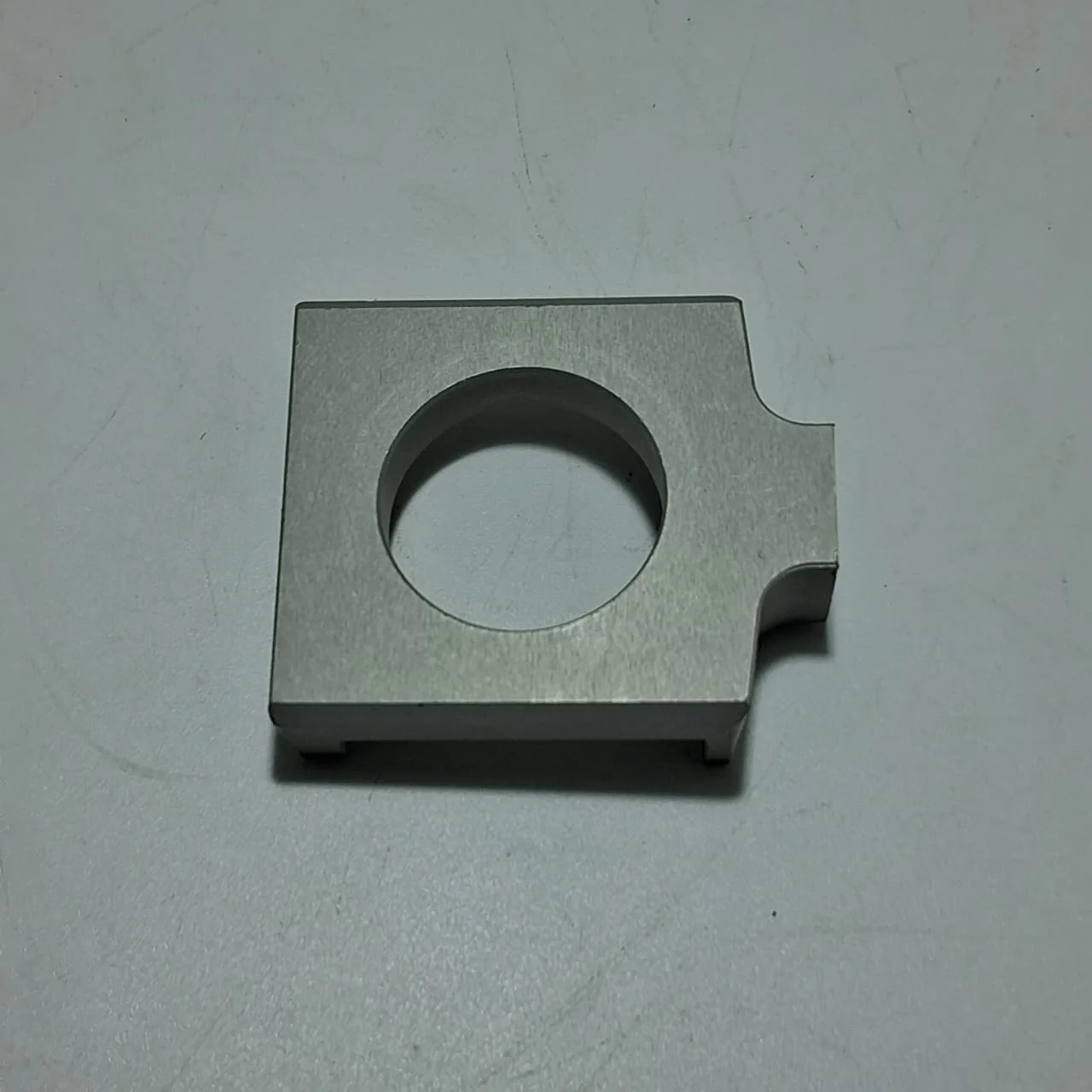 Placa De Ajuste De Cadena Derecha (TNT600)