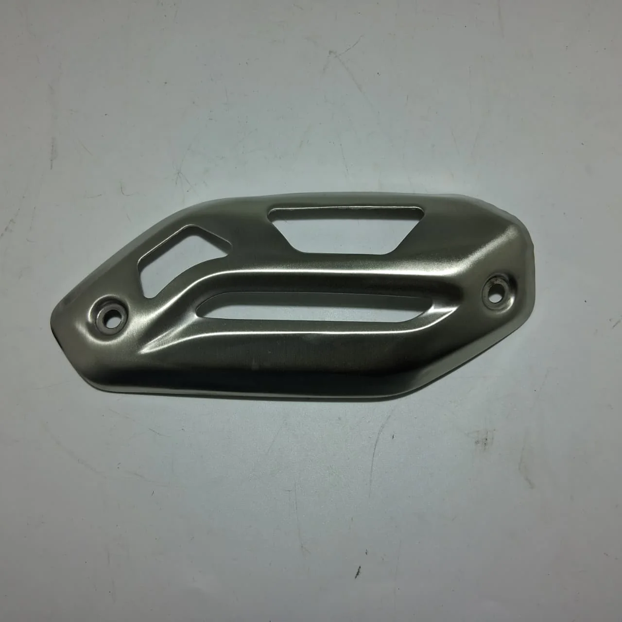 Placa Decotariva Del Escape (TRK502X)