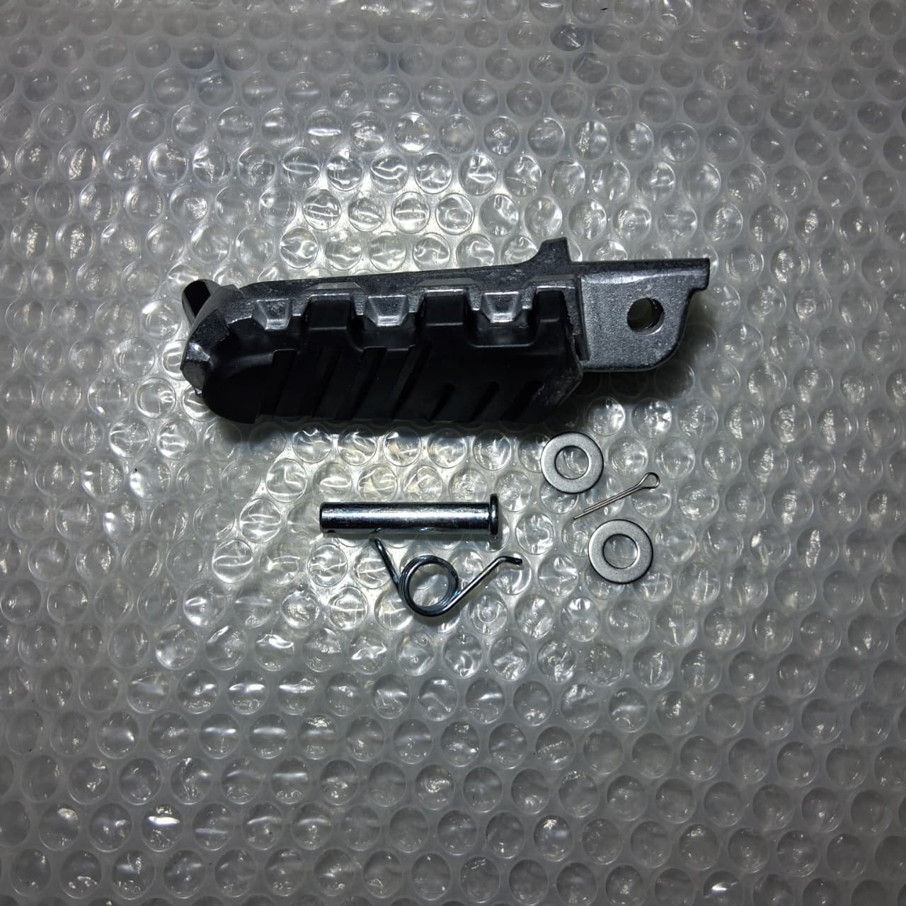 Posapies Delantero Izquierdo (LEONCINO500 / 752S)