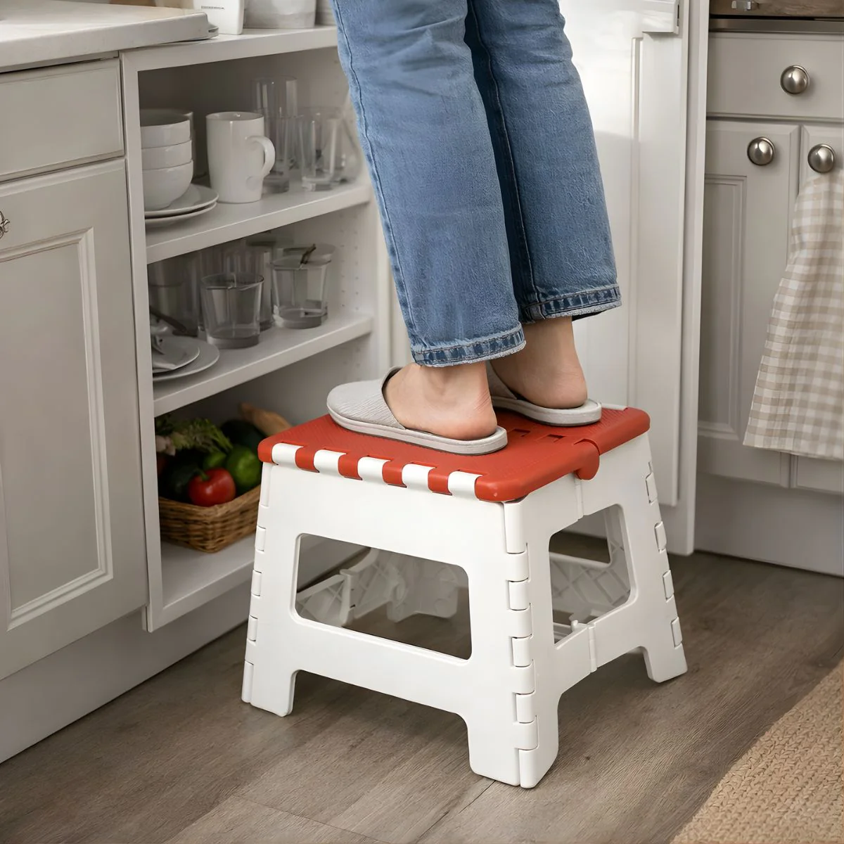 Taburete Banco Plegable Antideslizante 21Cm. Soporta Hasta 80 Kg. Escaloncito Multiusos. Banquito Con Asa. Color Rojo Con Blanco. - Image 2