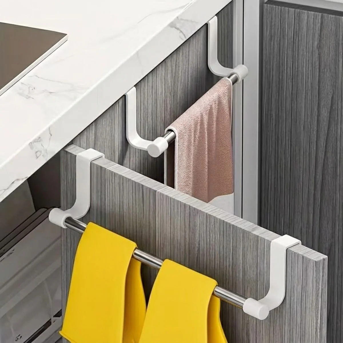 Toallero Colgante Para Gabinetes 36 Cm Ideal Para Baño O Cocina. Color Silver. Acabado Resistente. Barra  Para Puertas De Hasta 2.4 Cm De Grosor